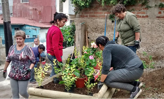 Vecinas del Cerro Monjas recuperan espacios públicos deteriorados con taller de Medio Ambiente