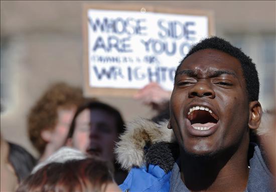 Un policía mata a un joven negro en una localidad cercana a Ferguson (EEUU)