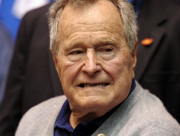 El expresidente George W.H. Bush es hospitalizado por problemas respiratorios