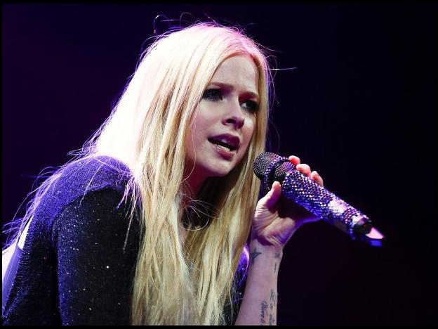 Avril Lavigne niega adicción a las drogas