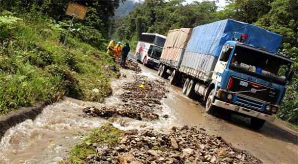 Cuatro fallecidos al volcar un autobús en una carretera en el este de Bolivia