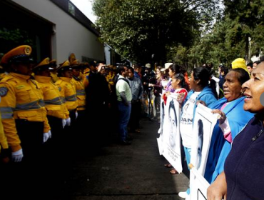 Padres de desaparecidos protestan ante embajada de Alemania en México