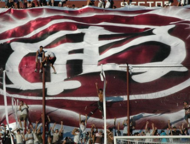 Un muerto en un enfrentamiento entre hinchas violentos de fútbol en Argentina