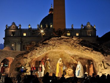 Vaticano, duro contra activista Femen que intentó robar a Niño Jesús