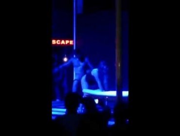 Impactante Vídeo de Discotheque Nortina: Mujer tiene sexo en escenario por 50 mil pesos