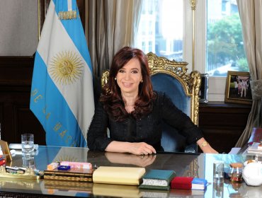 Presidenta argentina interrumpió descanso navideño por fractura de tobillo