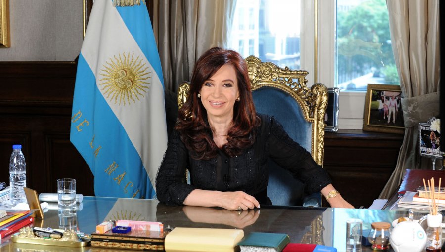 Presidenta argentina interrumpió descanso navideño por fractura de tobillo