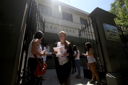 PSU: Colegios municipales acortan brecha levemente con establecimientos pagados