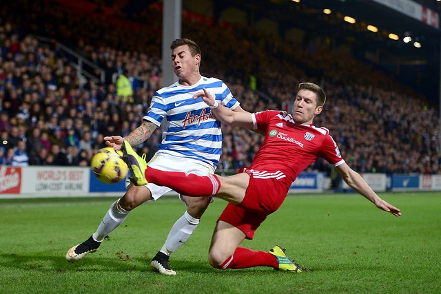 QPR sigue sin afirmarse en la Premier League: Jugaron Isla y Vargas