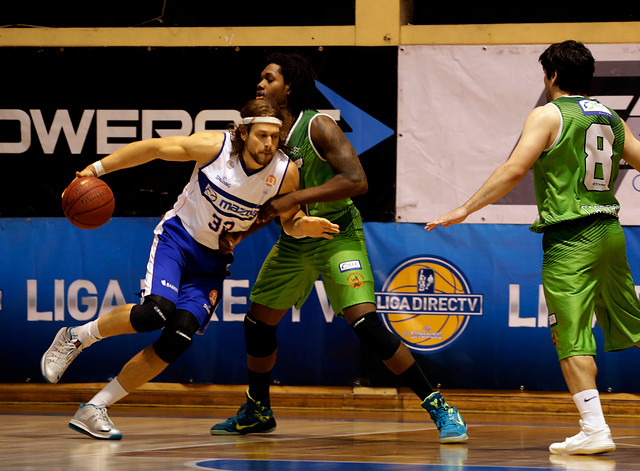 Básquetbol: Deportes Castro terminó con la racha de Universidad Católica