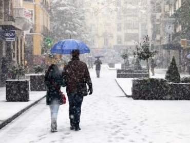 Tres heridos y varias rutas cortadas por temporal de nieve y viento en España