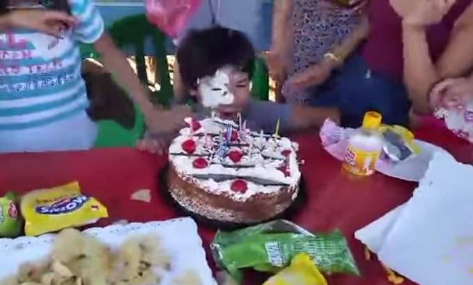 Niño no soportó la tradicional broma de cumpleaños, mira su inesperada reacción