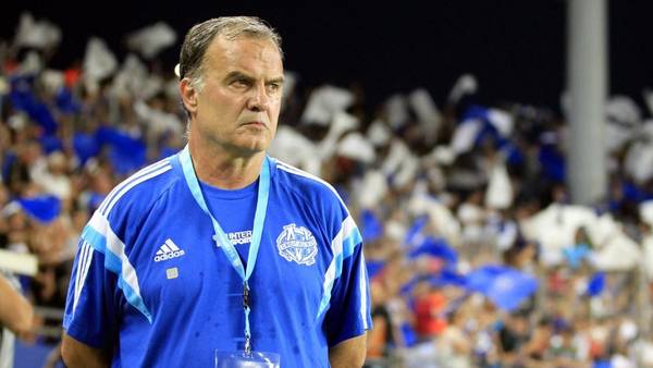 Marcelo Bielsa causa furor en la web tras emotiva charla a sus jugadores