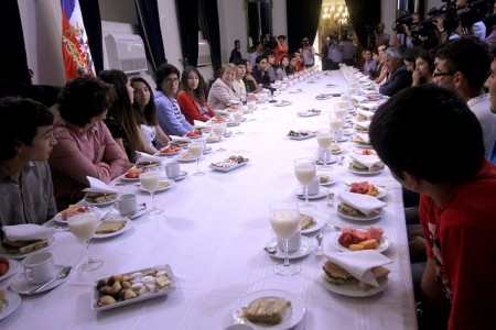 PSU 2014: Presidenta Bachelet recibió en La Moneda a alumnos que obtuvieron puntaje Nacional