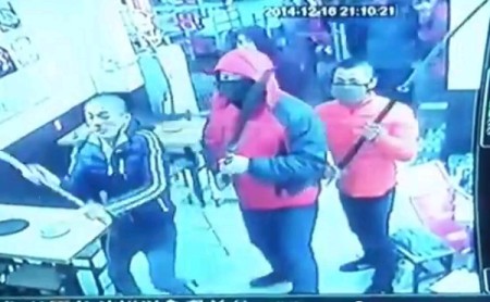 Video: Brutal batalla con armas de artes marciales en restaurante chino impacta en la web