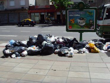 Basura se acumula en Buenos Aires desde hace 5 días por conflicto laboral