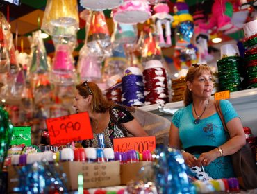 Locura en Barrio Meiggs por compras de cotillón para Año Nuevo