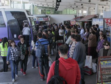 Detectan diferencias de hasta 120% en valores de los pasajes de bus para viajar en Año Nuevo