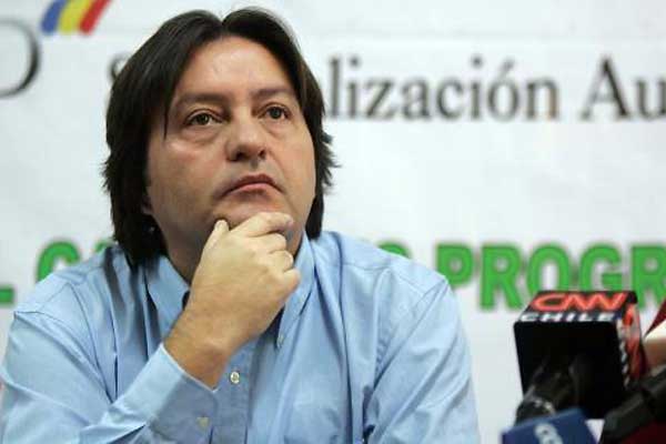 Diputado Tucapel Jiménez criticó duramente la reforma laboral