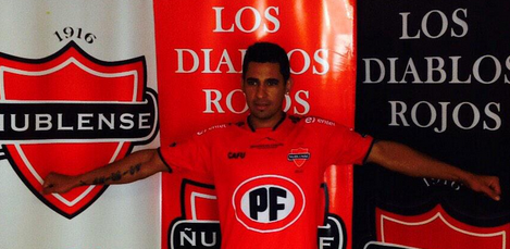 Ñublense presentó su nueva camiseta y a su primer refuerzo para el Clausura 2015