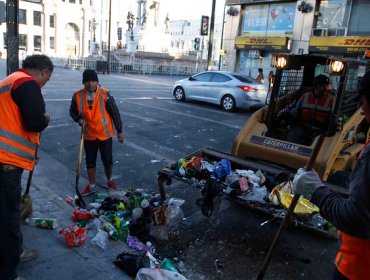 Toneladas de basuras en Valparaíso post celebraciones de Año Nuevo