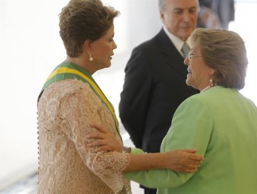 Bachelet sorprende al entonar el himno brasileño en investidura de Rousseff