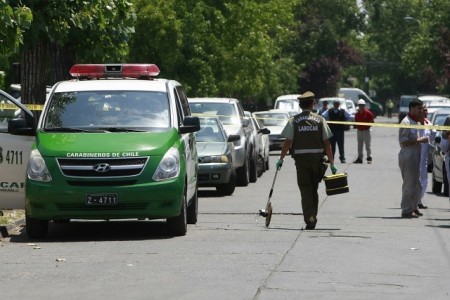 Delincuentes huyen con millonario botín tras asaltar sucursal bancaria en Conchalí