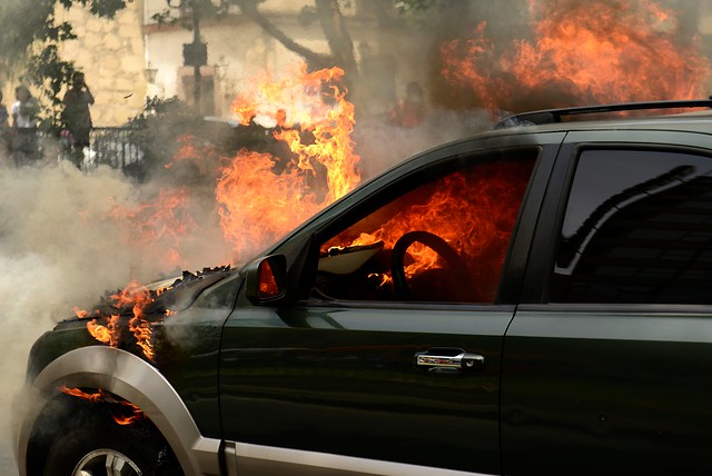 Incendio afecta a un taller mecánico en Villa Alemana