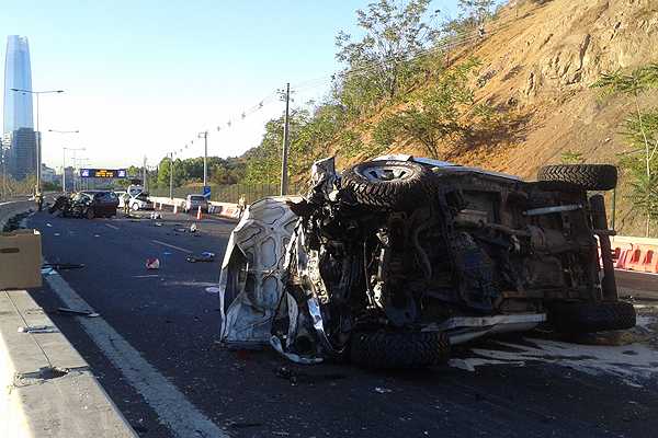 Una persona fallecida y cuatro lesionadas dejó grave accidente en autopista Costanera Norte