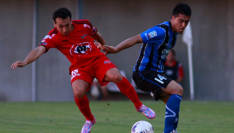 Ñublense venció con gol de camarín a Huachipato en Chillán