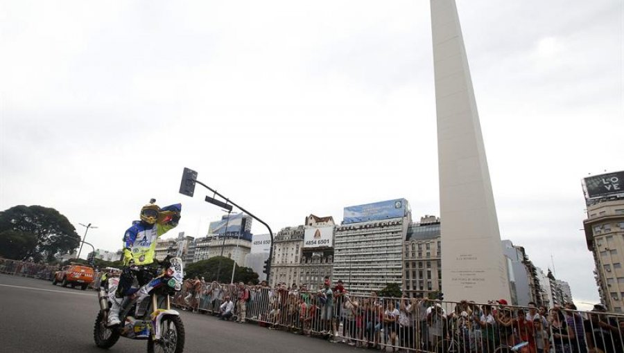 Largada simbólica del rally Dakar en la Plaza de Mayo porteña