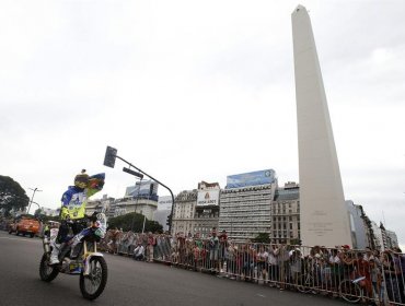 Largada simbólica del rally Dakar en la Plaza de Mayo porteña