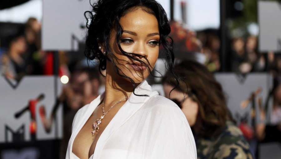 La mejor amiga de Rihanna filtró fotos de la cantante semidesnuda