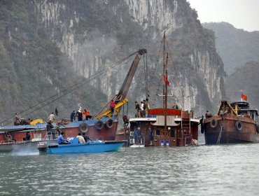 Dos muertos y 16 desaparecidos tras el hundimiento de un carguero en Vietnam