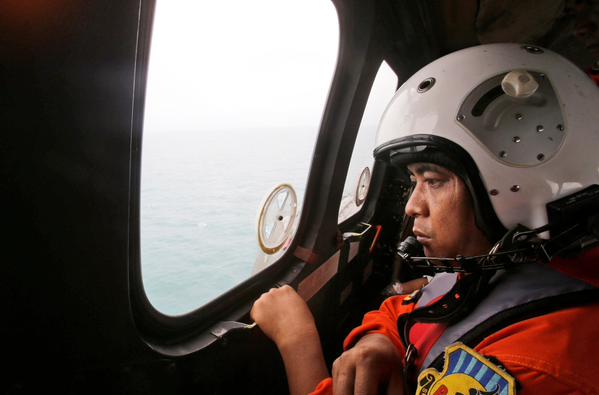 Equipos de rescate han recuperado 39 cuerpos del avión AirAsia