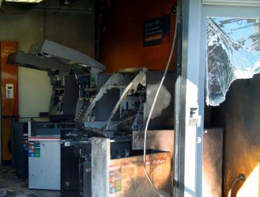 Delincuentes roban dos cajeros automáticos en Mall Plaza Vespucio