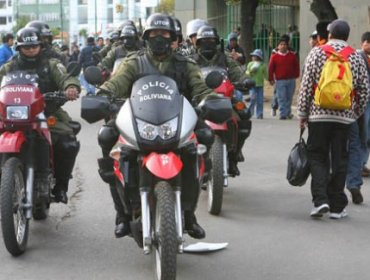 Policía boliviano acusado de morder gravemente en la nariz a político venezolano