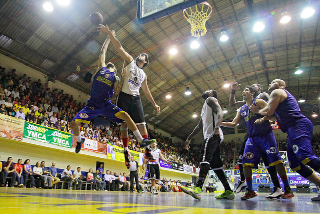 Básquetbol: Colo Colo da el gran golpe en el arranque de la semifinal