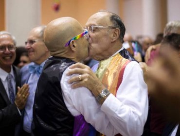 Decenas de parejas participan en una boda masiva homosexual en Miami