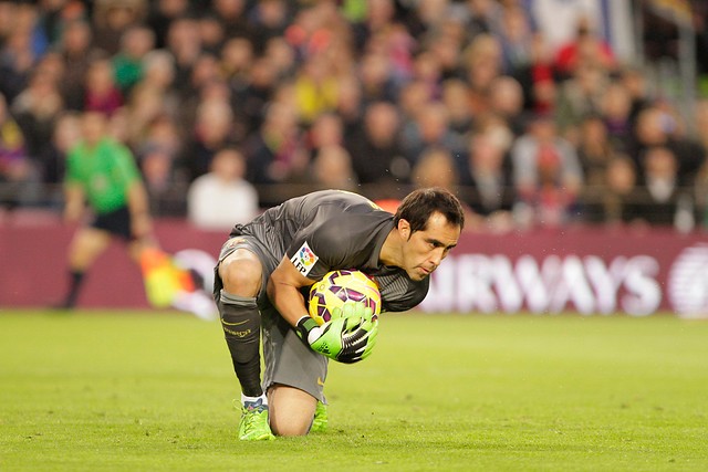 Buena actuación de Bravo en 3-1 del Barca sobre Atlético Madrid