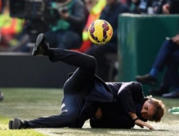 Mira el pelotazo que recibió Roberto Mancini en pleno rostro