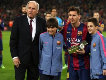 Messi recibe el trofeo de máximo goleador de la historia de la Liga