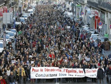 Cientos de miles de personas toman París en defensa de libertad de expresión