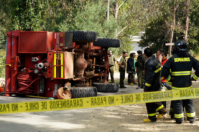 Dos bomberos fallecieron tras volcamiento en Collipulli