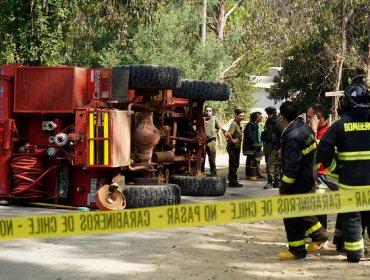 Dos bomberos fallecieron tras volcamiento en Collipulli