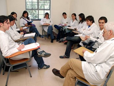 Medicina y Enfermería lideran lista de las carreras con más postulaciones por cupos disponibles