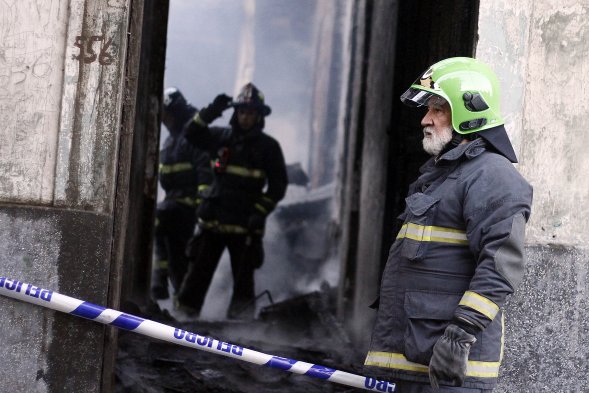 Fotos: Incendio destruyó casa abandonada en Recoleta