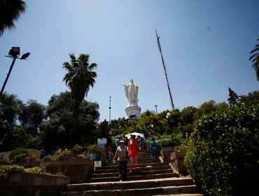 Carabineros investiga las causas de muerte de un sujeto encontrado en el Cerro San Cristóbal