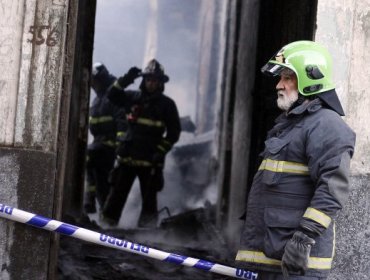 Fotos: Incendio destruyó casa abandonada en Recoleta