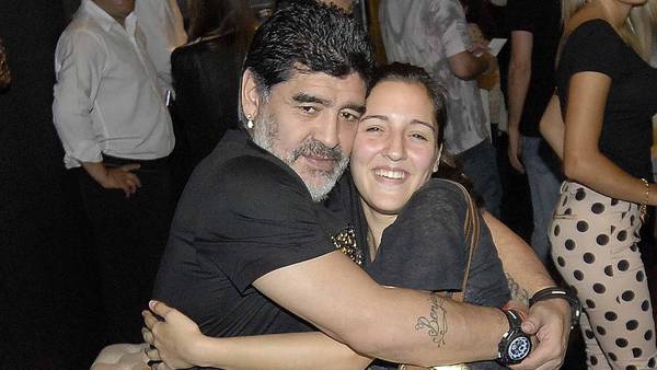 Hija de Maradona relata primer encuentro con su padre tras 18 años